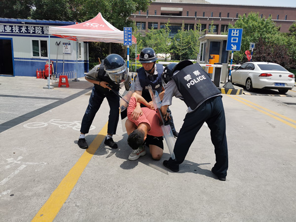 点击在新窗口打开
