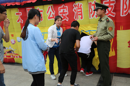 点击在新窗口打开