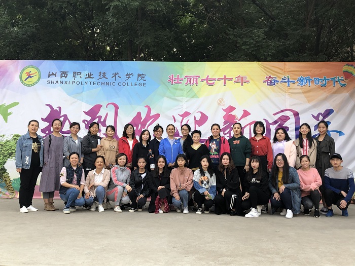 1570676599873373.jpg 团辅带队老师合影.jpg
