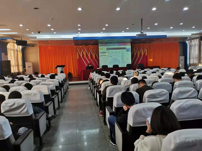 “万方数据新平台助力科研论文阅读写作”的专题讲座照片1.jpg